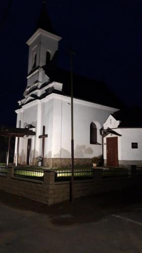 Kostol-sv.-Imricha-noc-2-scaled